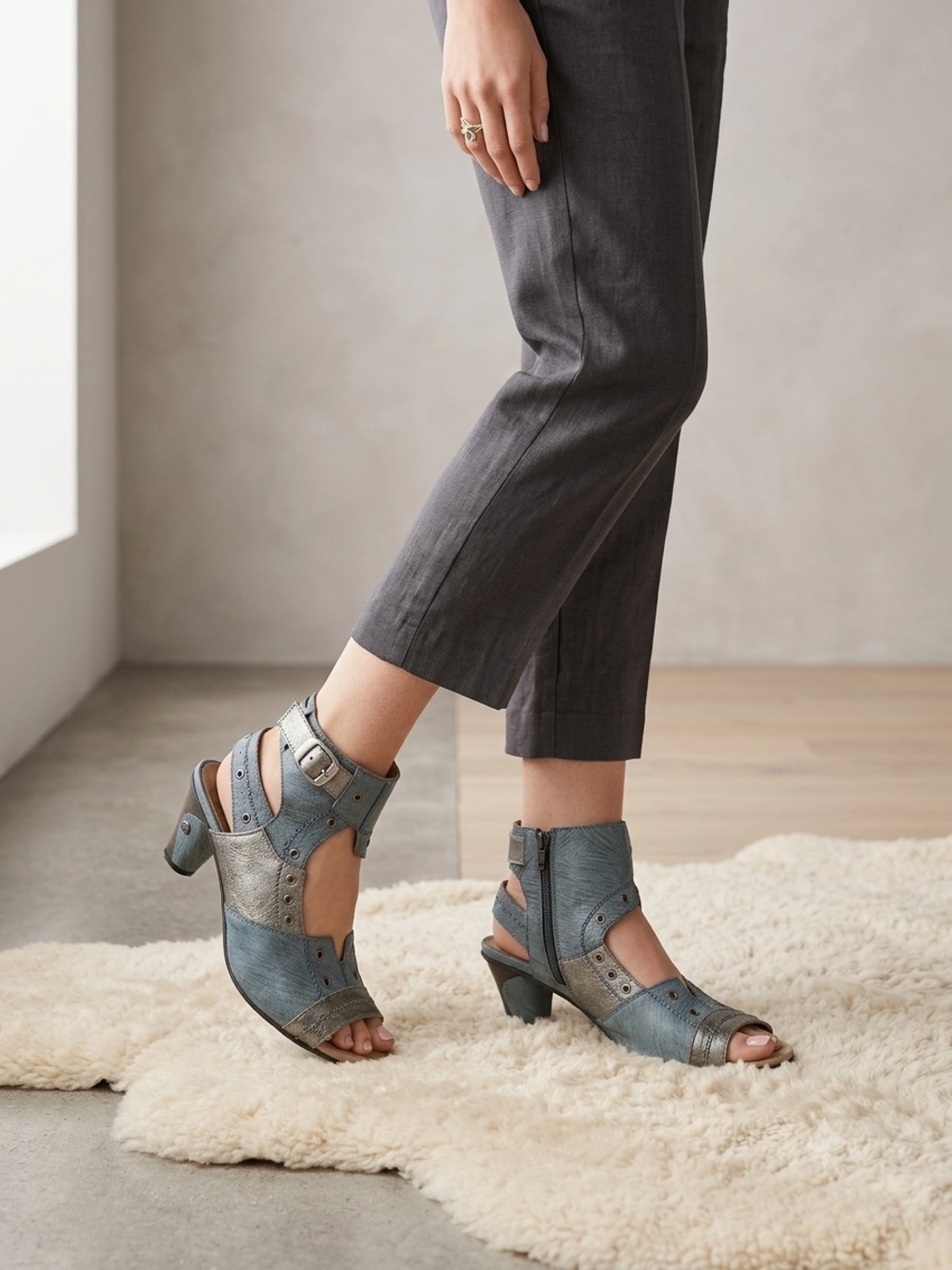 DKode Leather Heeled shoes in Blue-Gray
